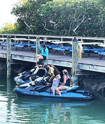 low tide islamorada hog heaven